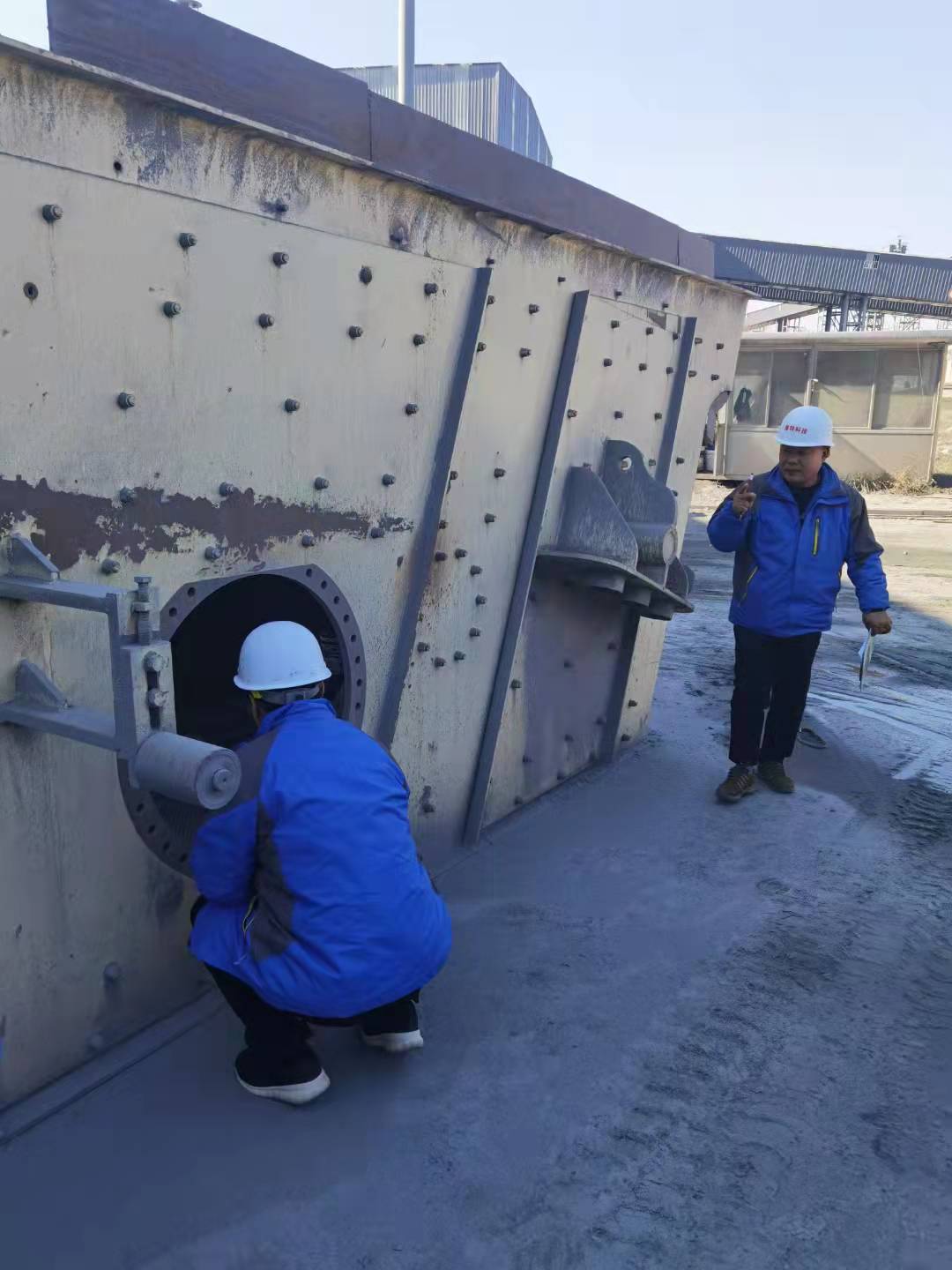 現場為客戶解決重型給料機和振動篩分機在生產中的困擾